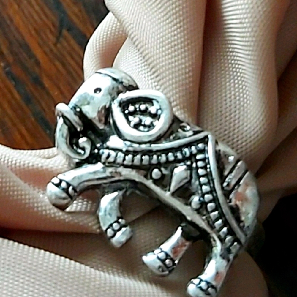 Elephant silver toned ring